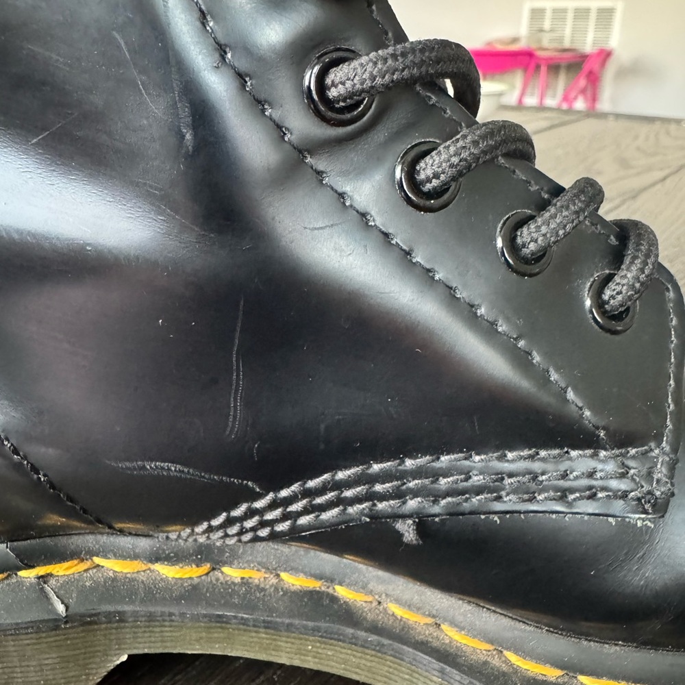 Doc Martens Women’s Smooth Leather Lace Up Boots - Picture 11 of 11